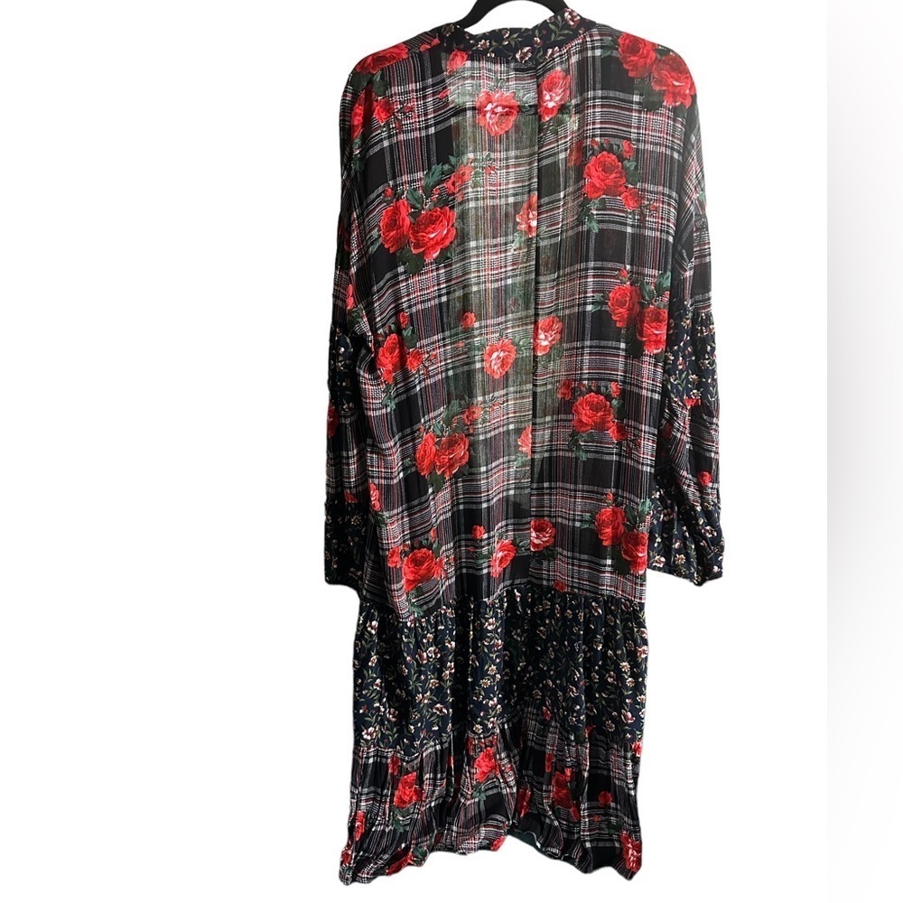 Umgee floral tiered kimono size medium with red roses & plaid This is a stunner!